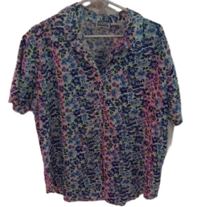 (176) BASIC EDITIONS PLUS, BLUE FLORAL SHORT SLEEVES BUTTON DOWN BLOUSE SIZE 20W